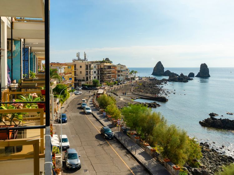 Trilocale in vendita, via Lungomare Dei Ciclopi  79, Acitrezza, Aci Castello