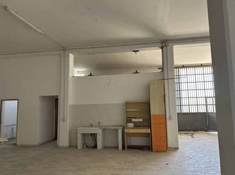 Capannone in vendita, via Pedine, Tollo