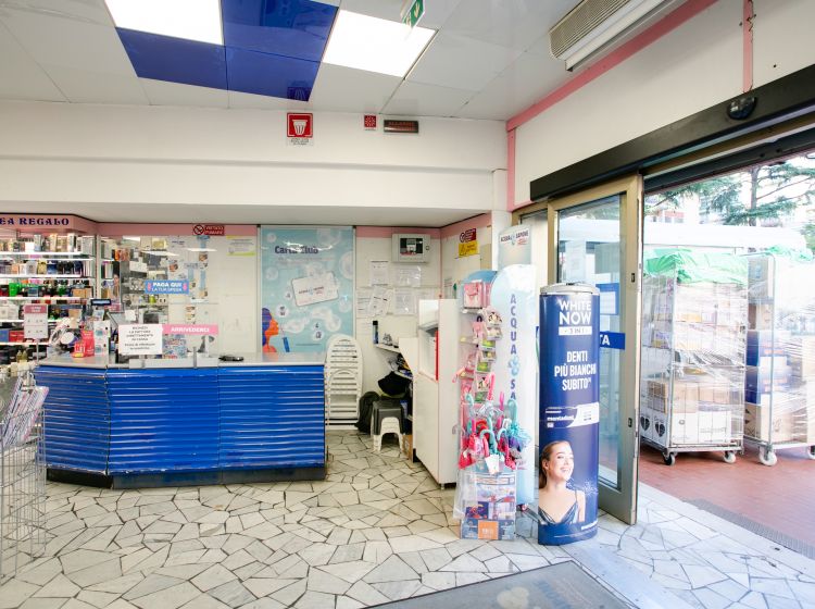 Negozio in affitto, Largo Paolo Mattei Gentili  12, Pietralata, Roma