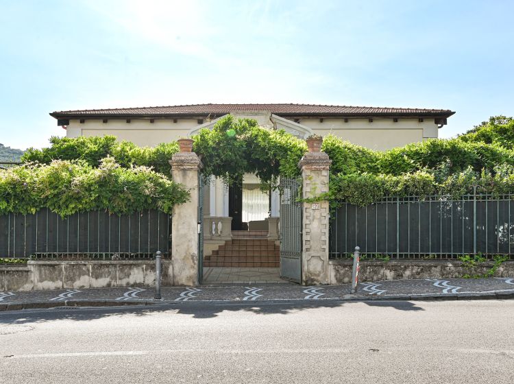Stabile o palazzo in vendita, Corso Filangieri  129, Vico Equense (Capoluogo), Vico Equense