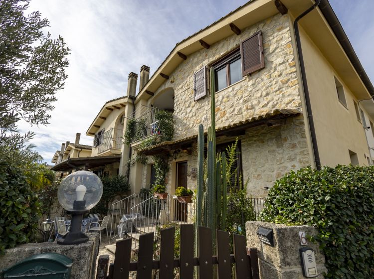 Villa in vendita, via Fiume Savuto  6, Siano, Catanzaro