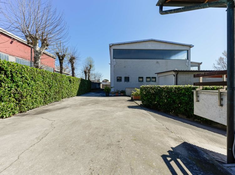 Capannone in vendita, via E. H. Grieg 22, Centro, Saronno