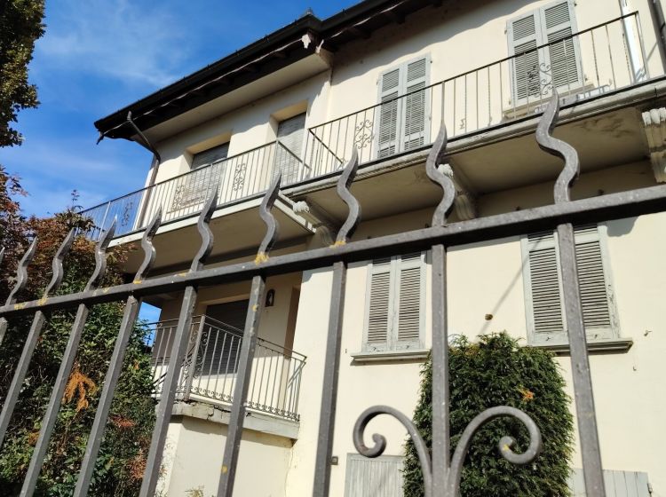 Villa in vendita, via Montebello, Barbianello