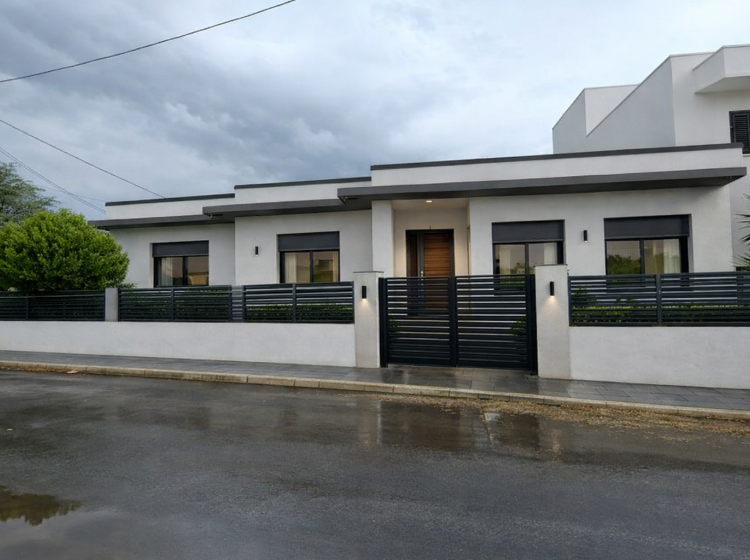 Villa in vendita, via Marcinelle ang. L. Da Vinci, Salice Salentino