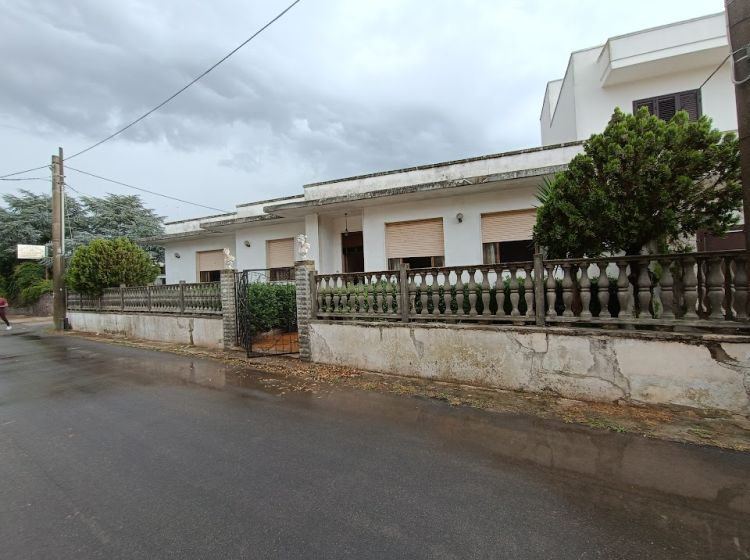 Villa in vendita, via Marcinelle ang. L. Da Vinci, Salice Salentino