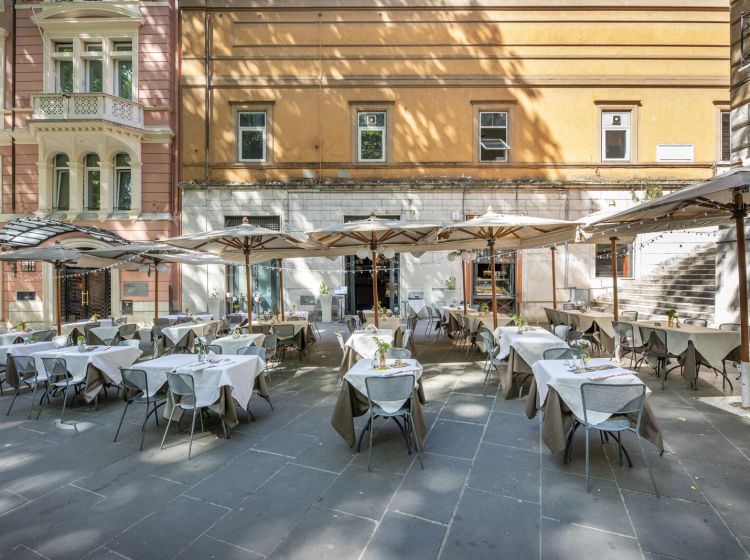 Attività / Licenza in vendita, via Vittorio Veneto  32, Centro Storico, Roma