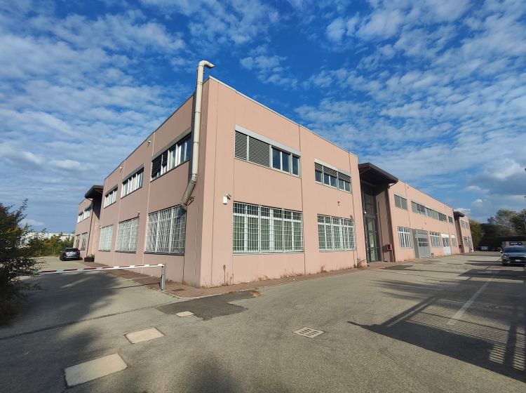 Magazzino o deposito in vendita, via Antonio Canova  24, Mazzini, Bologna