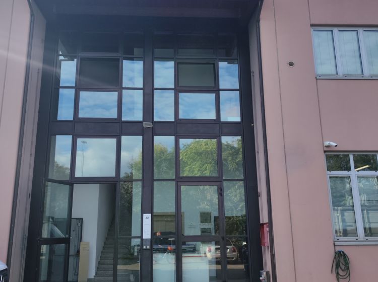 Magazzino o deposito in vendita, via Antonio Canova  24, Mazzini, Bologna