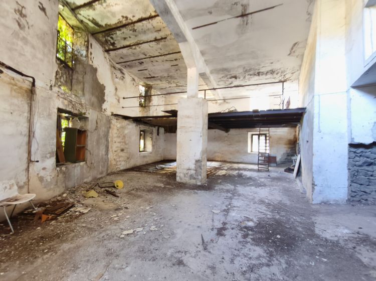 Magazzino o deposito in vendita, via delle Cartiere  7, Ronciglione