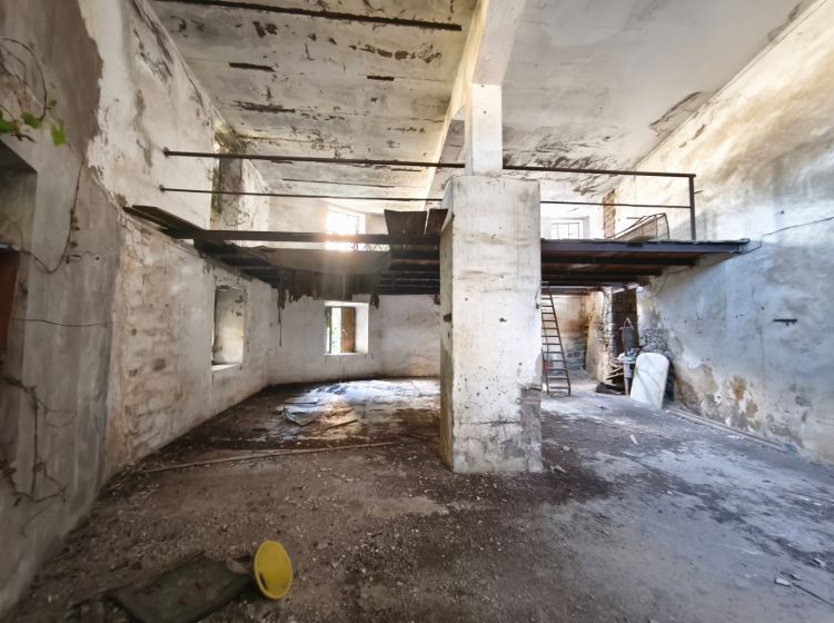 Magazzino o deposito in vendita, via delle Cartiere  7, Ronciglione