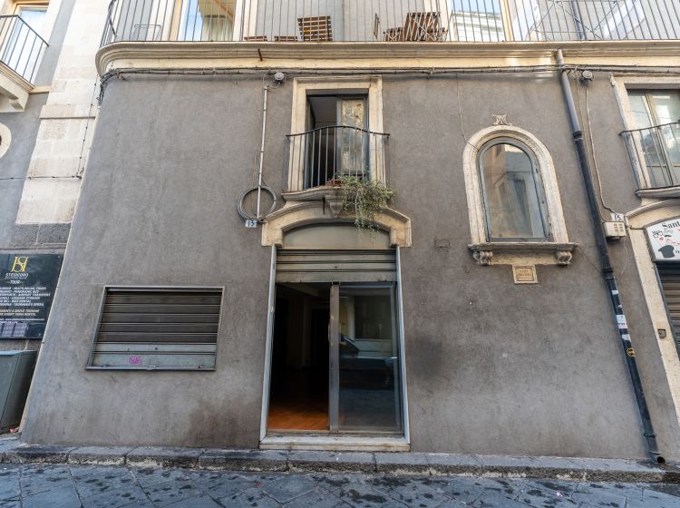 Negozio in vendita, via Alessandro Manzoni  13, Centro Storico, Catania