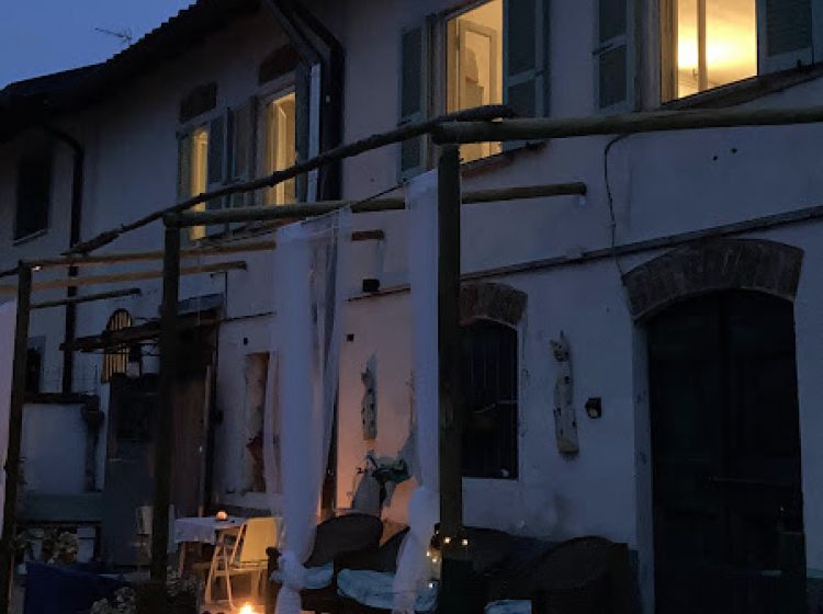 Stabile o palazzo in vendita, via Colonne  31, Travacò Siccomario