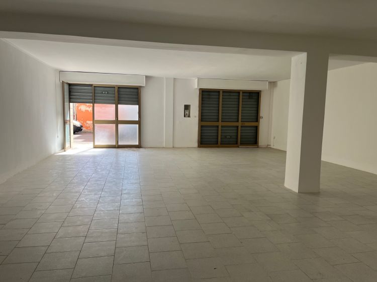 Negozio in vendita, via Aurelio Saffi, Trepuzzi