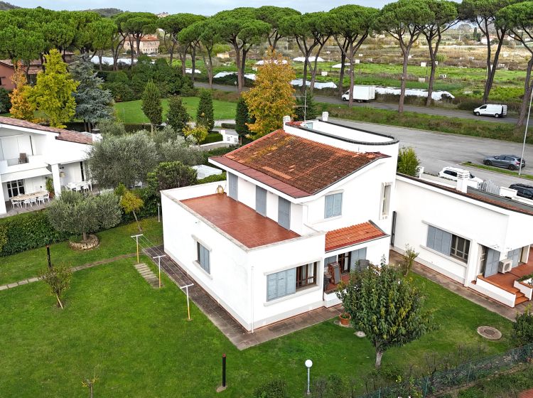 Villa in vendita, via Venezia  35, Pontedera