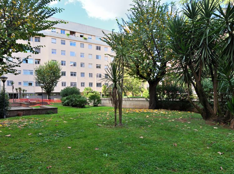 Appartamento in vendita, Largo Valerio Bacigalupo  32, Tintoretto, Roma