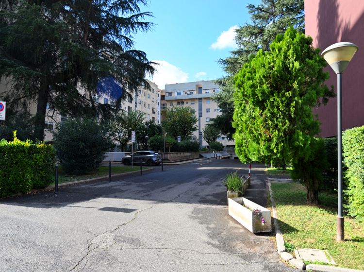 Appartamento in vendita, Largo Valerio Bacigalupo  32, Tintoretto, Roma