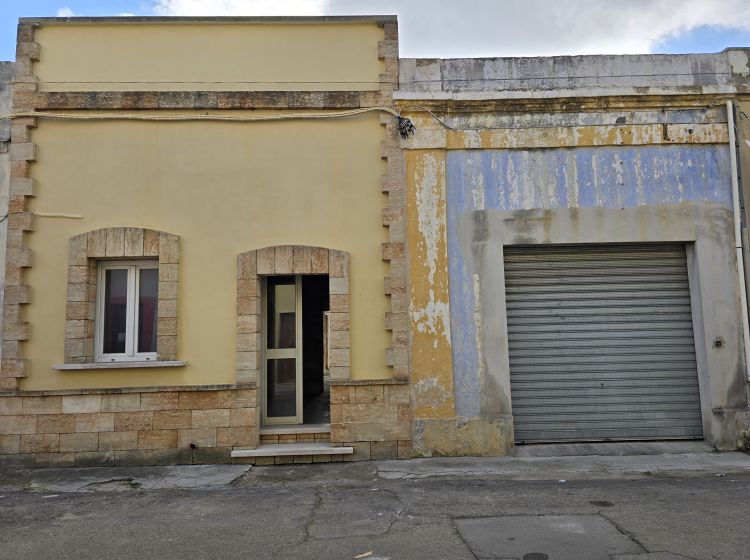 Rustico in vendita, via F. Crispi 108, Taurisano