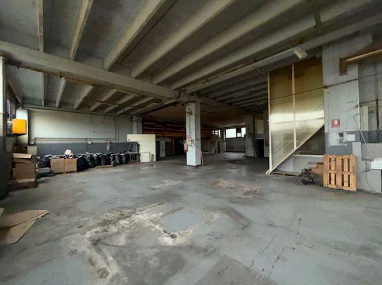 Capannone in vendita, via Augusto Pedullà, Molassana, Genova