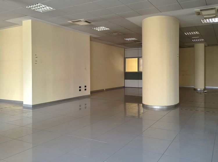 Filiale bancaria in vendita, via Roma  4, Chieri