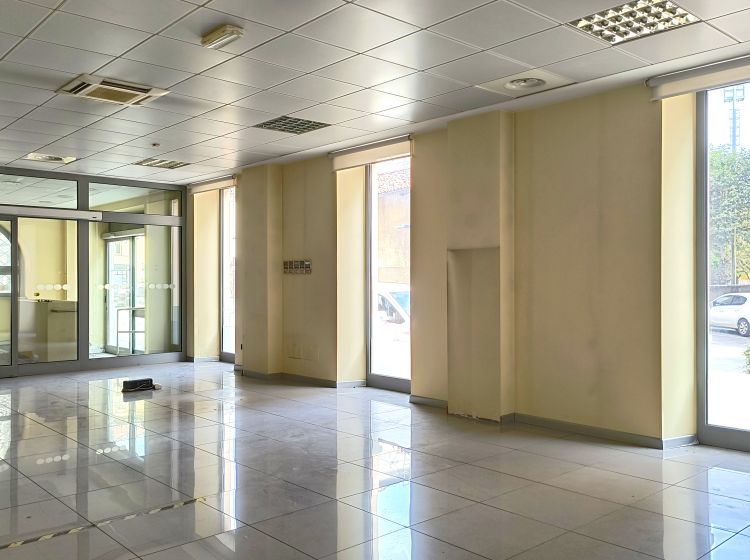 Filiale bancaria in vendita, via Roma  4, Chieri