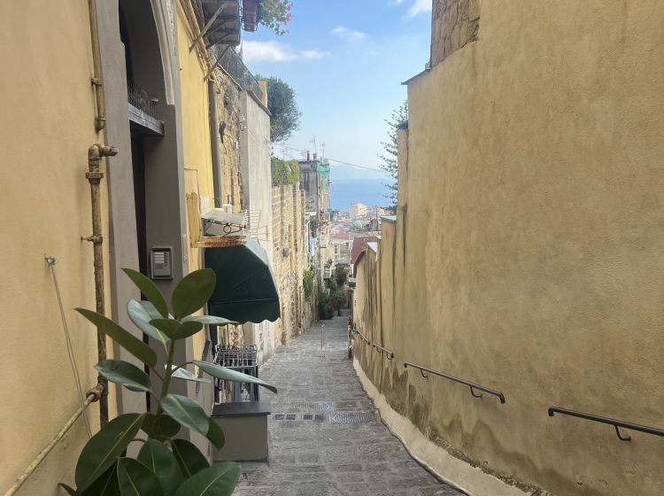 Monolocale in vendita, Salita Petraio  27, Chiaia, Napoli