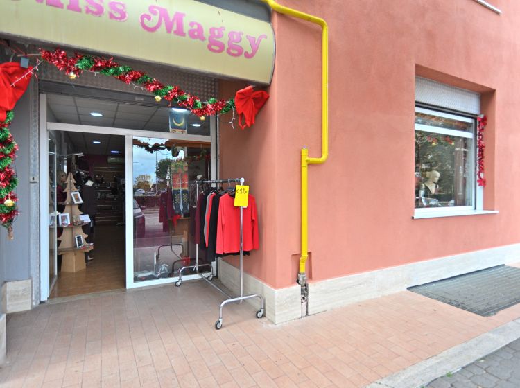 Negozio in vendita, via Inghilterra  116, Aprilia