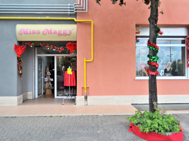 Negozio in vendita, via Inghilterra  116, Aprilia