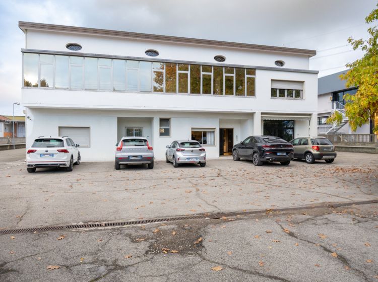 Negozio in vendita, via Marco Polo  105, Bientina