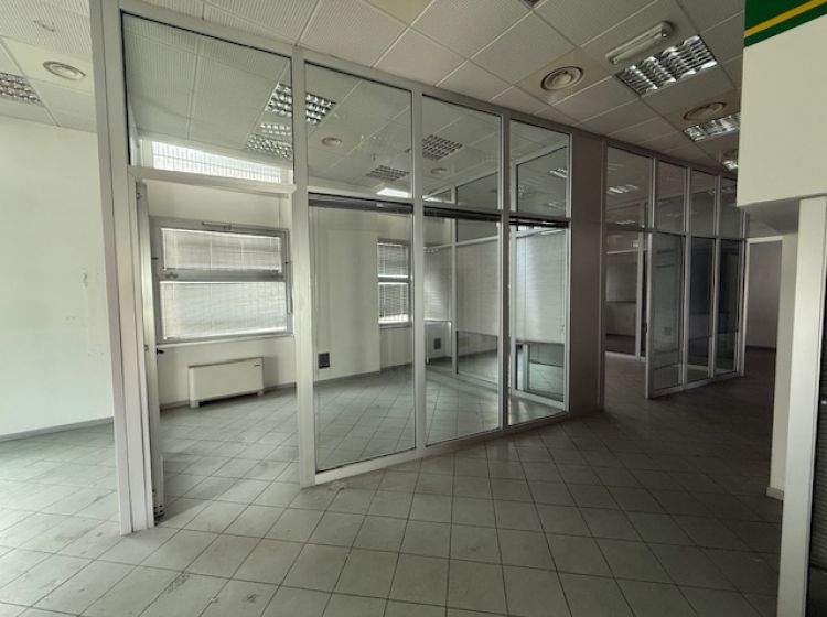 Negozio in vendita, via Marcantonio Carattino  26, Varazze