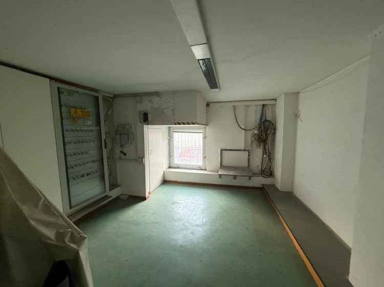 Negozio in vendita, via Marcantonio Carattino  26, Varazze