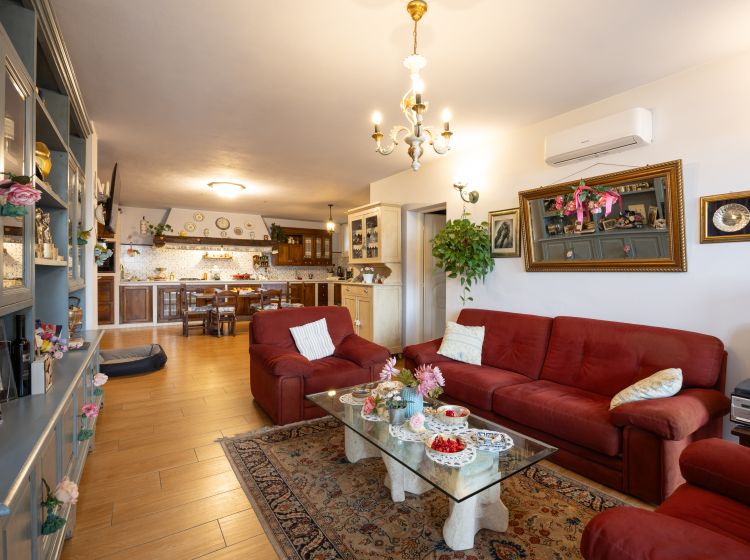 Villa in vendita, via di Fano  70, Reggello