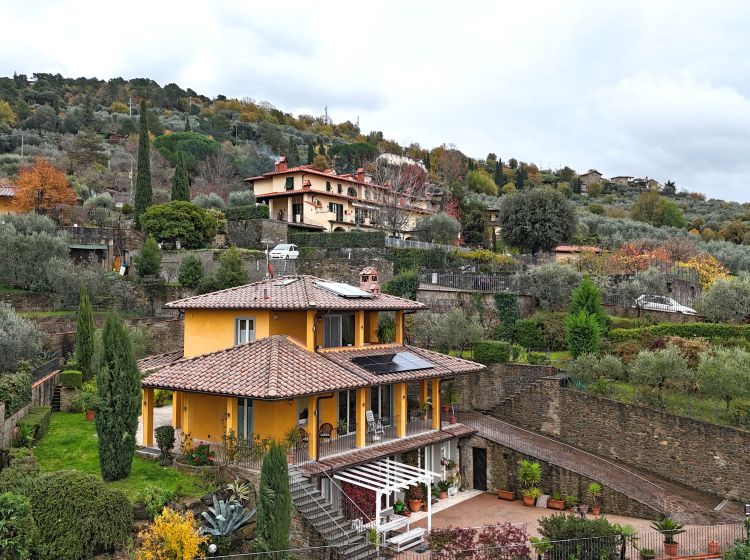 Villa in vendita, via di Fano  70, Reggello