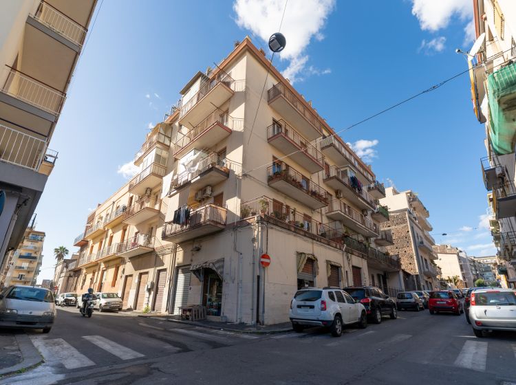 Bilocale in vendita, via Gaetano Donizetti  81, Picanello, Catania