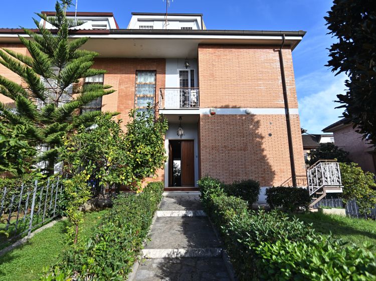 Villa in vendita, via Antonio Gramsci  27, Centro, Aprilia