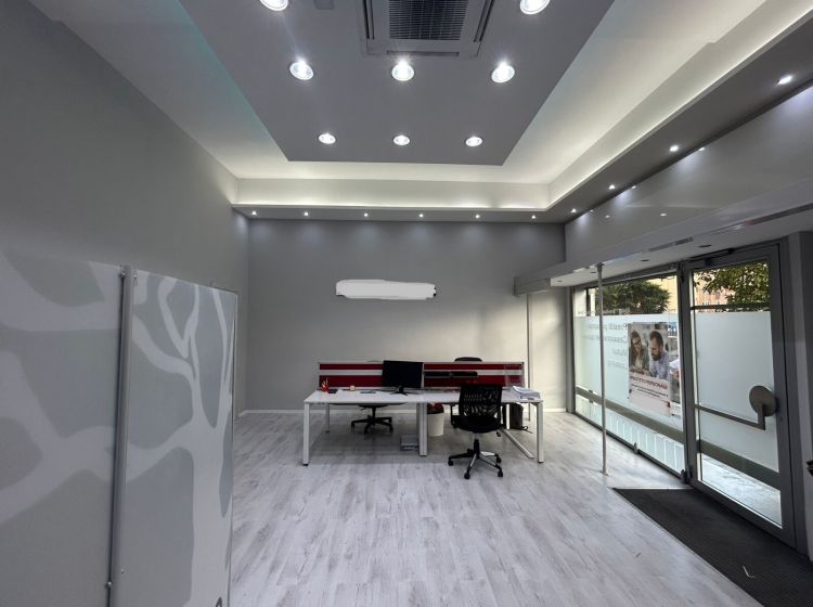 Negozio in affitto, viale dei Consoli  134, Quadraro, Roma