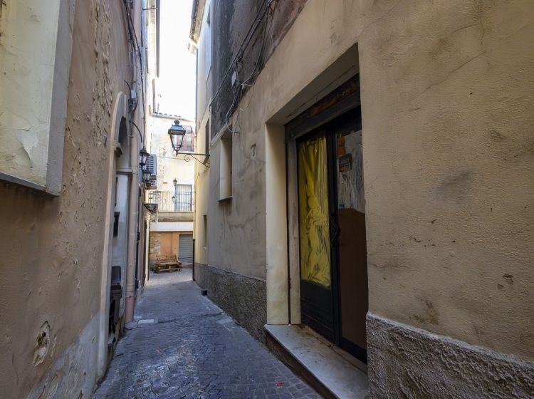 Negozio in vendita, Vico Piazza Mercanti  9, Centro Storico, Catanzaro