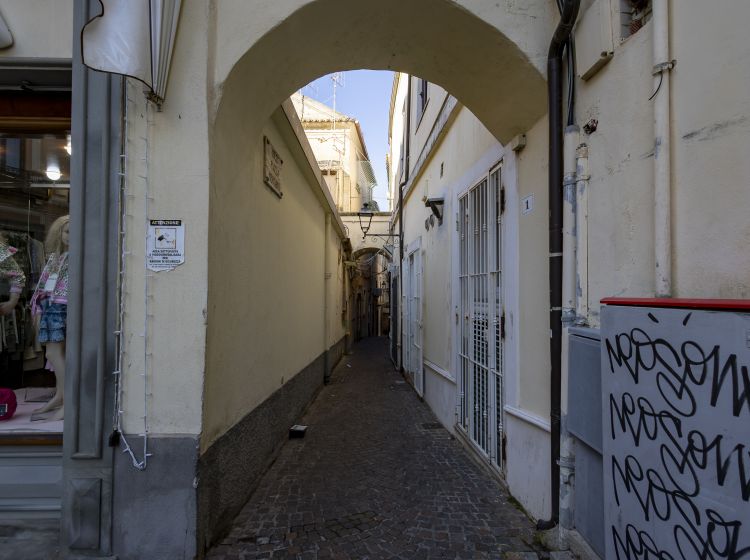 Negozio in vendita, Vico Piazza Mercanti  9, Centro Storico, Catanzaro