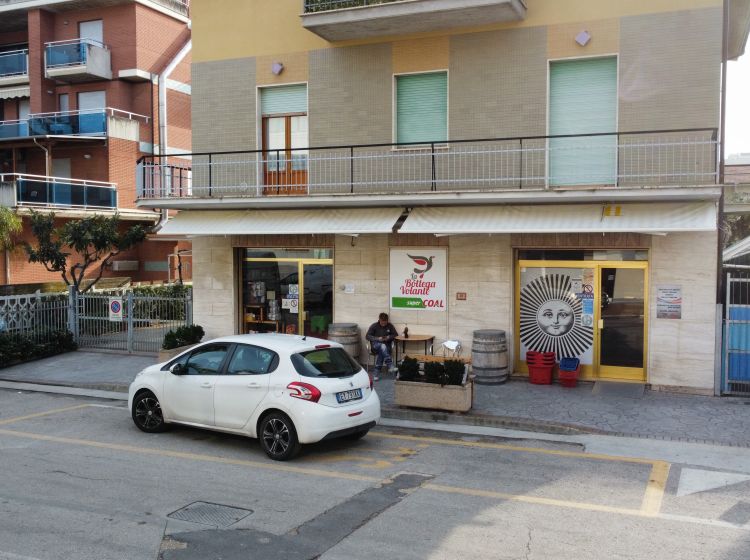 Attività / Licenza in vendita, via Trieste  37, Zona Mare, Alba Adriatica