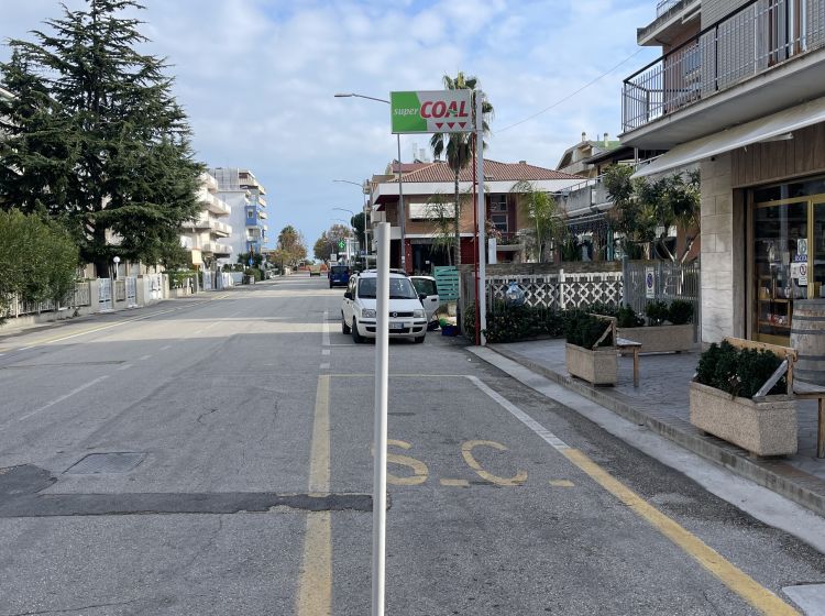 Attività / Licenza in vendita, via Trieste  37, Zona Mare, Alba Adriatica