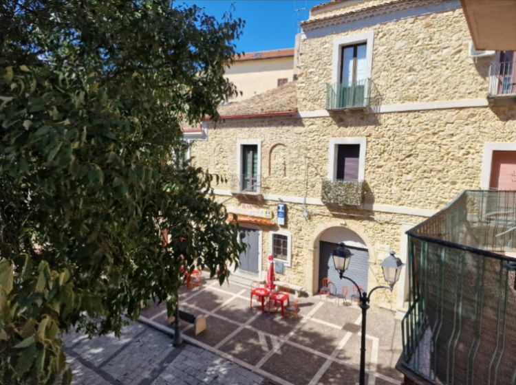 Negozio in vendita, Piazza Francesco Fragale, Andali