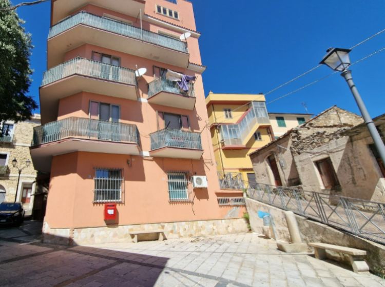 Negozio in vendita, Piazza Francesco Fragale, Andali