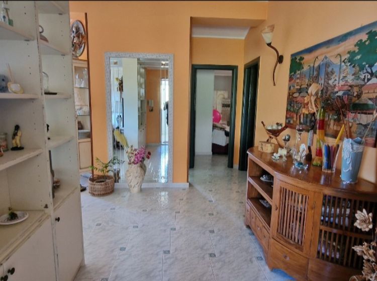 Stabile o palazzo in vendita, via degli Oleandri  2, Lungomare, Crotone
