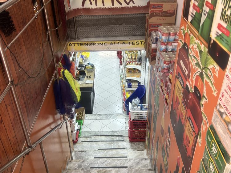 Negozio in vendita, via Bologna, Poggioreale, Napoli