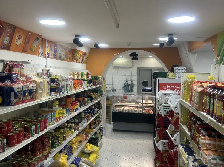 Negozio in vendita, via Bologna, Poggioreale, Napoli