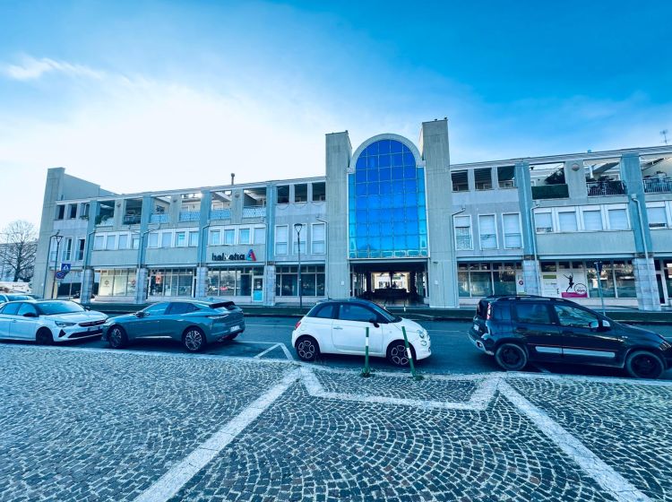 Negozio in vendita, via Europa  39, Rubano