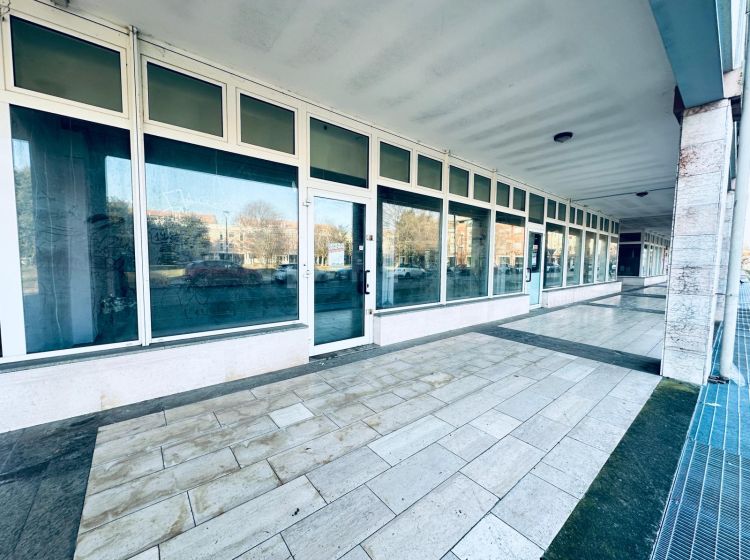 Negozio in vendita, via Europa  39, Rubano