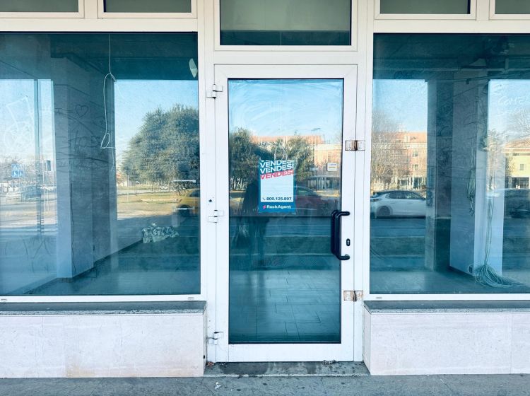 Negozio in vendita, via Europa  39, Rubano
