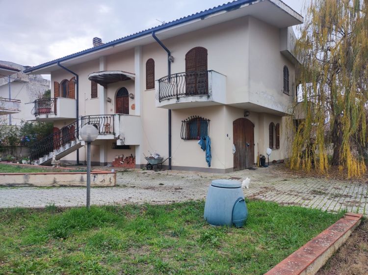 Villa in vendita, via G. D'Annunzio  4, Catignano