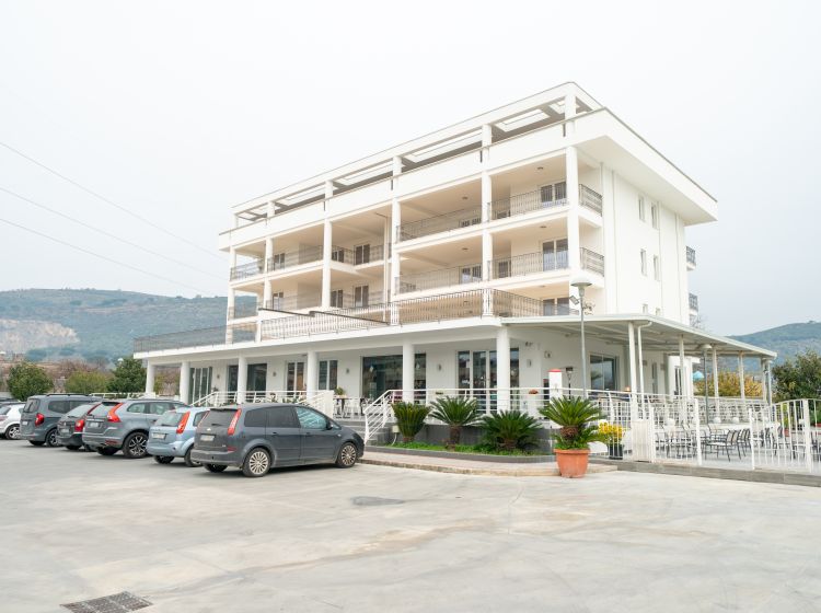 Stabile o palazzo in affitto, via Forche Caudine  165, Montedecoro, Maddaloni