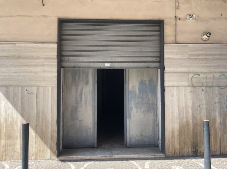 Negozio in vendita, via Cavalieri di Vittorio Veneto  36, Arzano